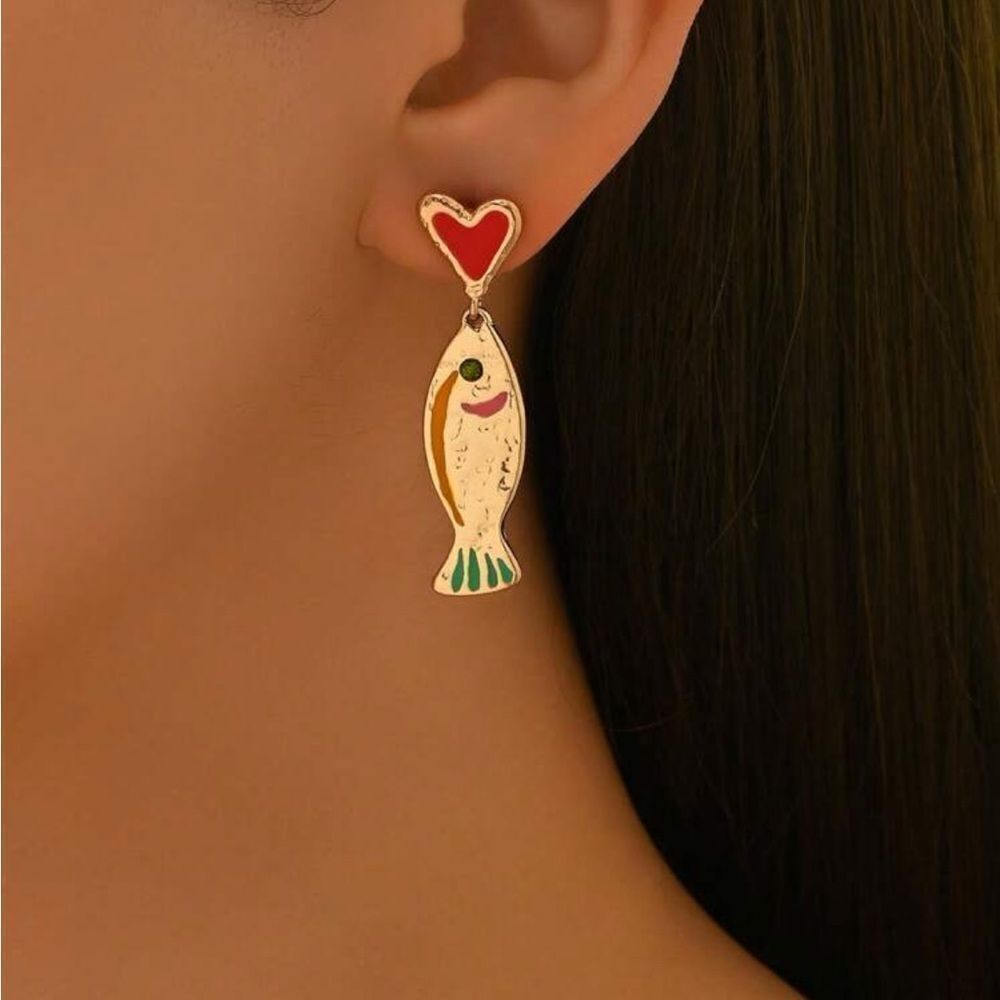Heart and Fish Dangle Earrings Q60